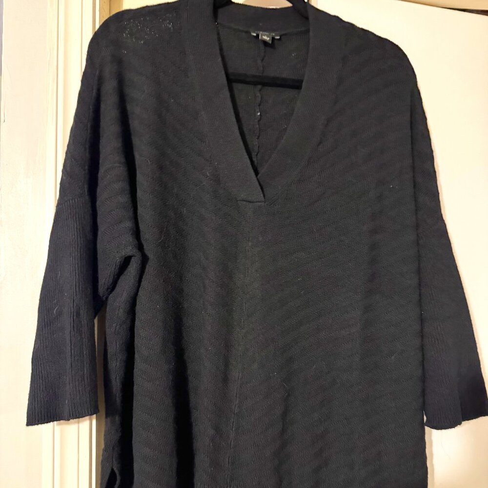 ADORABLE Ann Taylor Factory V-Neck Sweater Chevron Size L